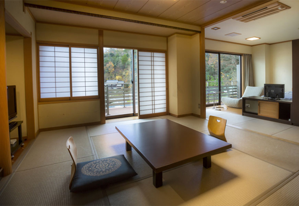 Japanese/Western-style room