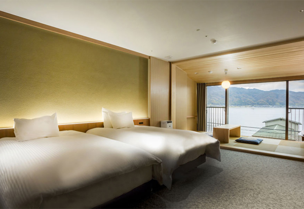 Japanese/Western-style room facing the sea
