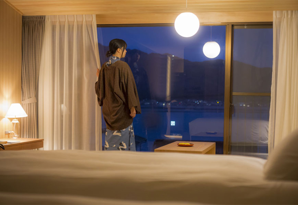 Japanese and Western-style room facing the sea